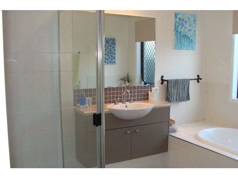 20 Laguna Place, Bridgeman Downs QLD 4035