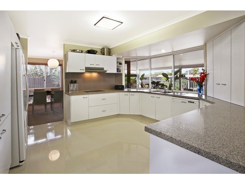 4 Peach Place, Middle Park QLD 4074