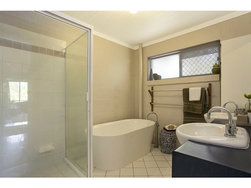 Seventeen Mile Rocks QLD 4073