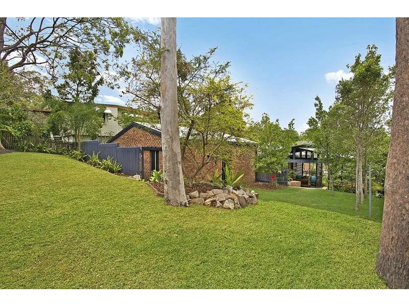 Seventeen Mile Rocks QLD 4073