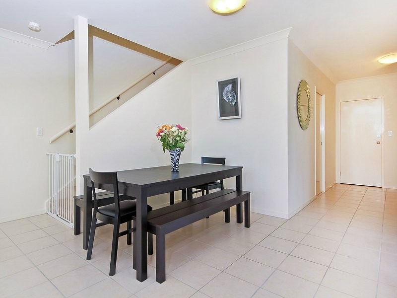 Mount Ommaney QLD 4074