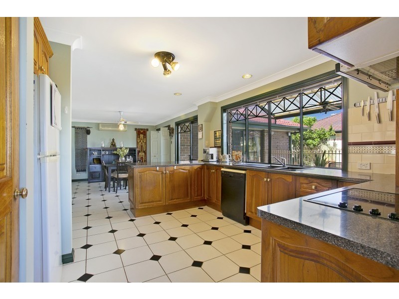 40 Drysdale Street, Mount Ommaney QLD 4074