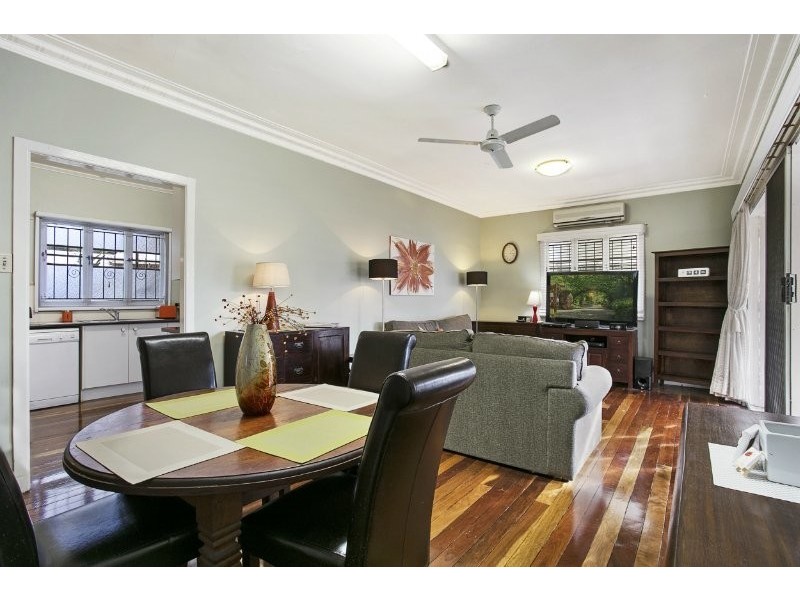 2 Elliott st, Silkstone QLD 4304