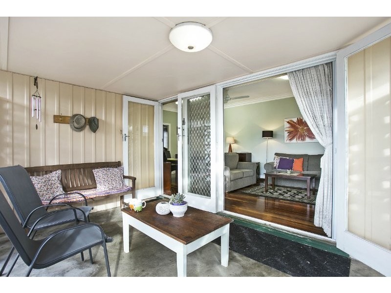 2 Elliott st, Silkstone QLD 4304