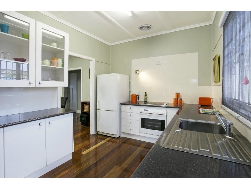 2 Elliott st, Silkstone QLD 4304