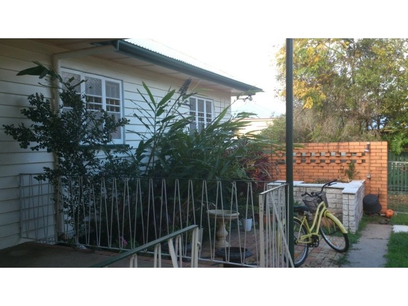 2 Elliott st, Silkstone QLD 4304
