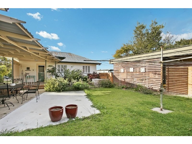 2 Elliott st, Silkstone QLD 4304