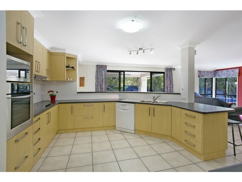 35 Backhousia Cres, Sinnamon Park QLD 4073