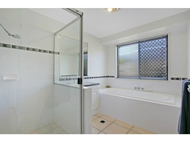 35 Backhousia Cres, Sinnamon Park QLD 4073