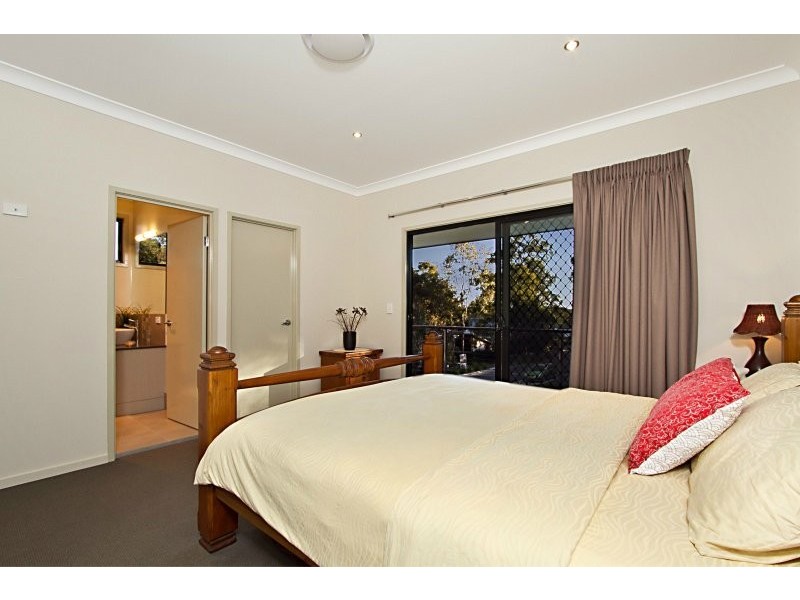 Seventeen Mile Rocks QLD 4073