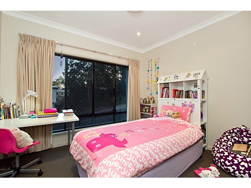 Seventeen Mile Rocks QLD 4073