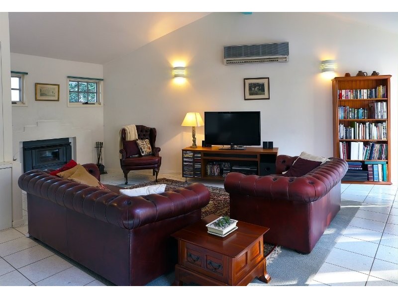 Mount Ommaney QLD 4074