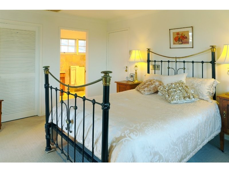 Mount Ommaney QLD 4074