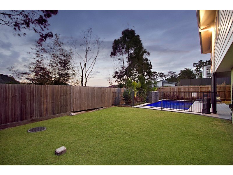 Seventeen Mile Rocks QLD 4073