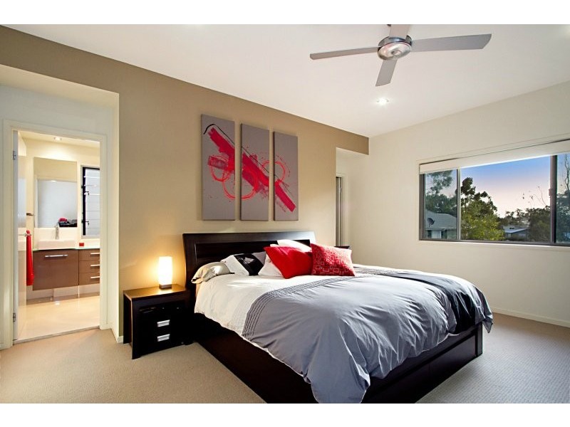 Seventeen Mile Rocks QLD 4073