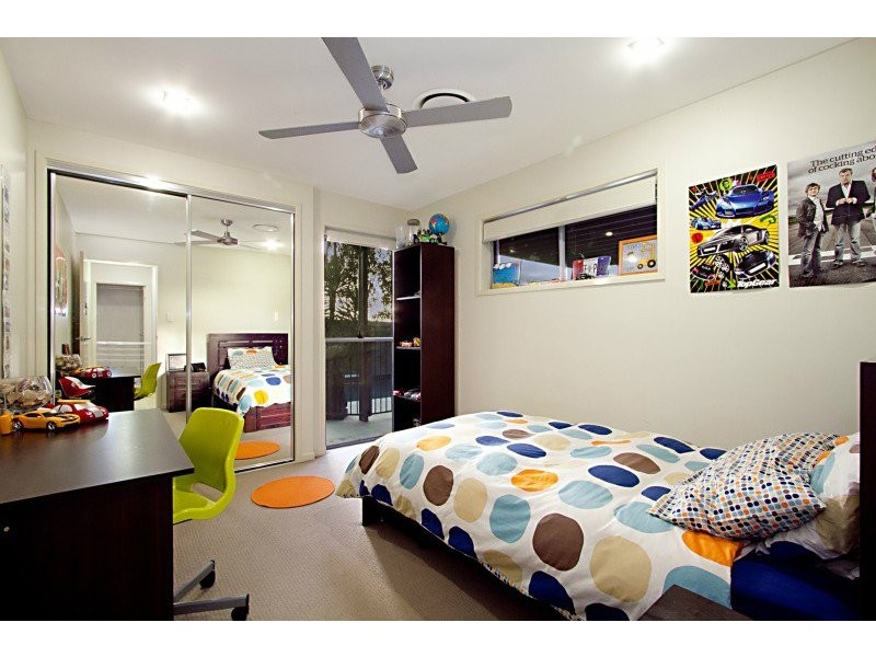 Seventeen Mile Rocks QLD 4073