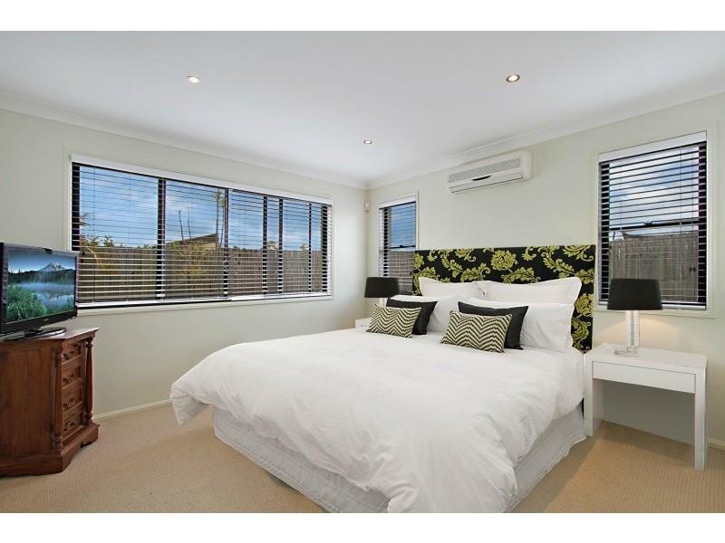 Seventeen Mile Rocks QLD 4073