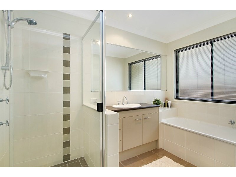 Seventeen Mile Rocks QLD 4073