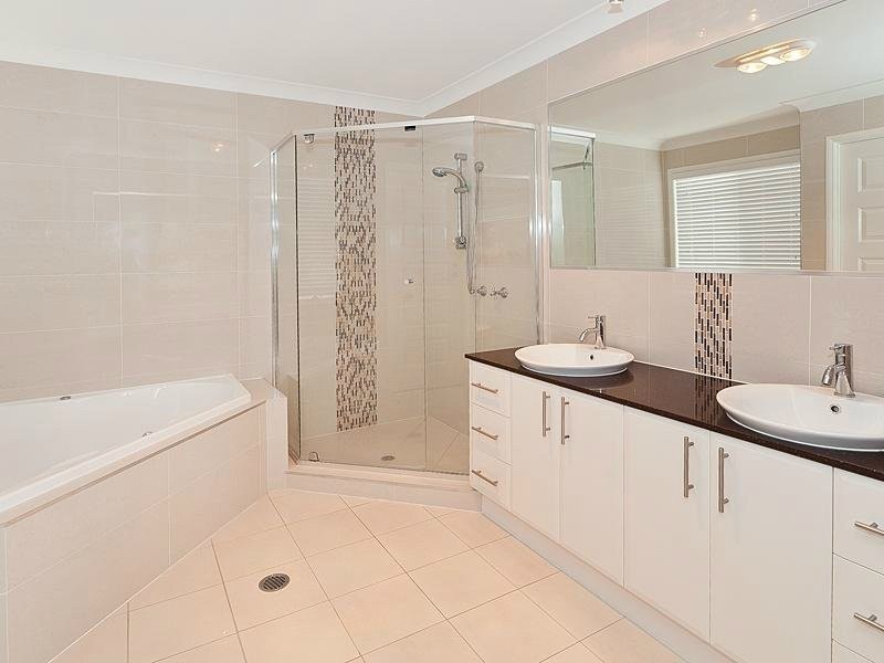 Seventeen Mile Rocks QLD 4073