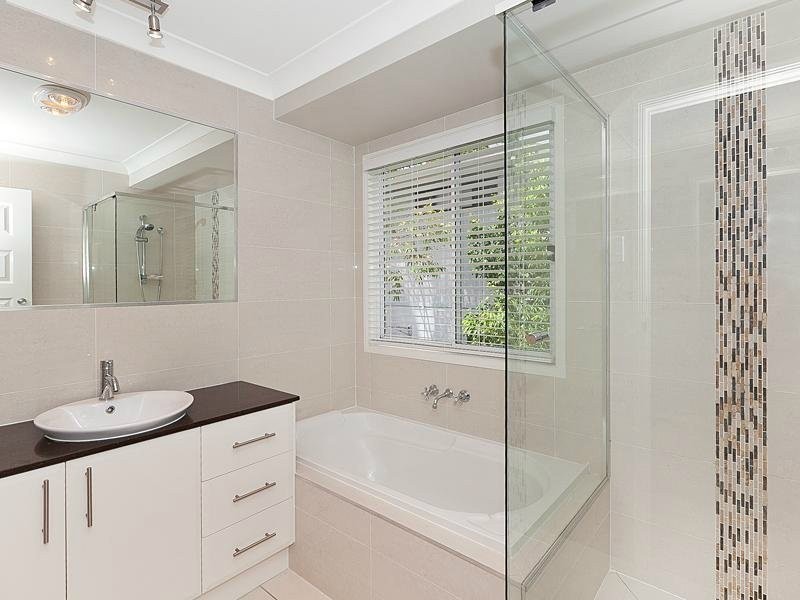 Seventeen Mile Rocks QLD 4073