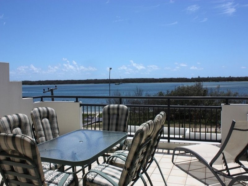 327/398 Marine Parade, Labrador QLD 4215