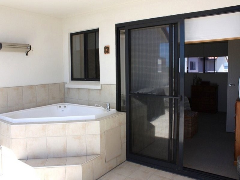 327/398 Marine Parade, Labrador QLD 4215
