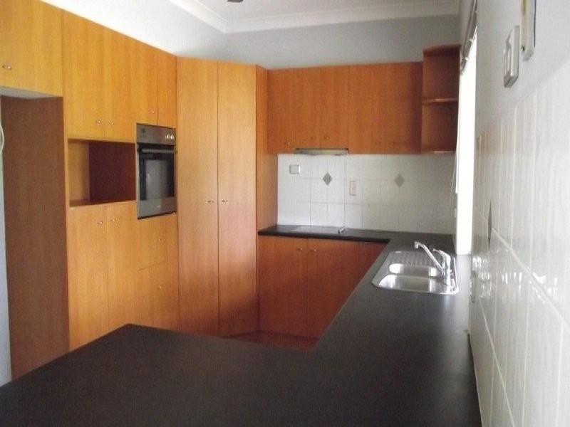 16 Connemara Road, Gaven QLD 4211