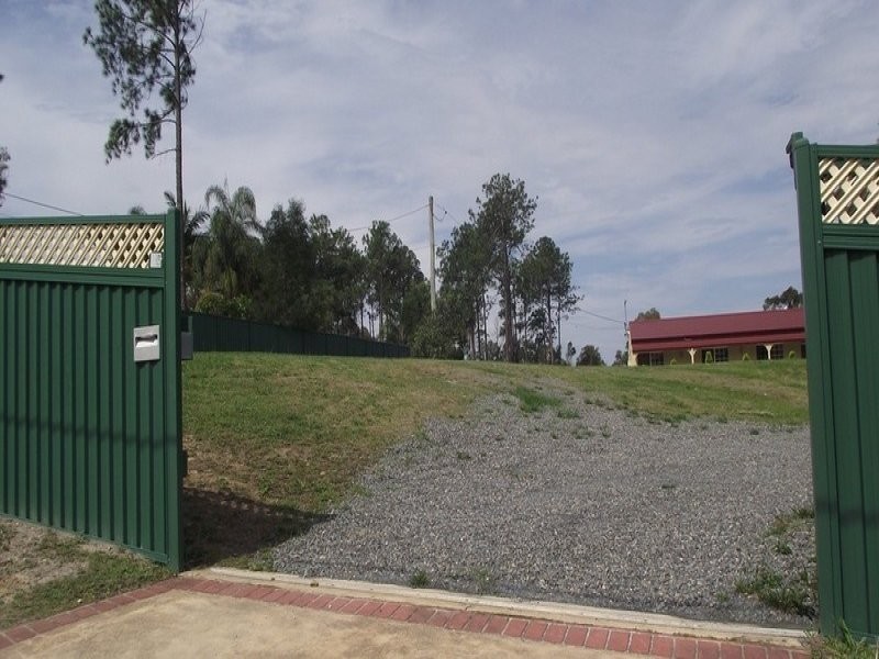 16 Connemara Road, Gaven QLD 4211