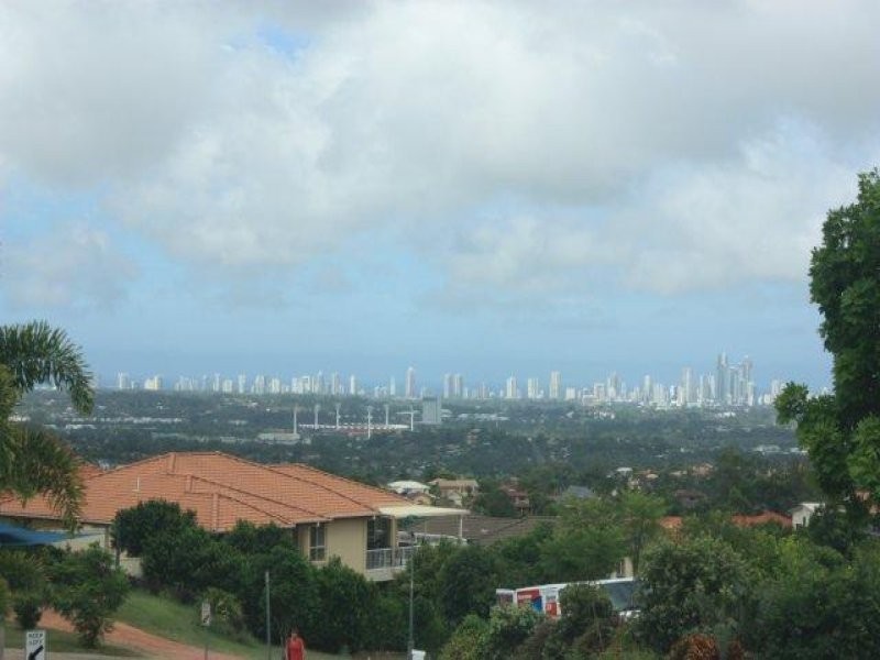 15 Ballah Crescent, Highland Park QLD 4211