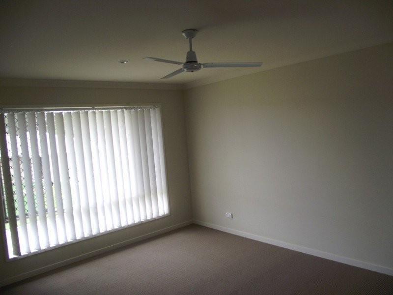 2/5 Elise Avenue, Coomera QLD 4209