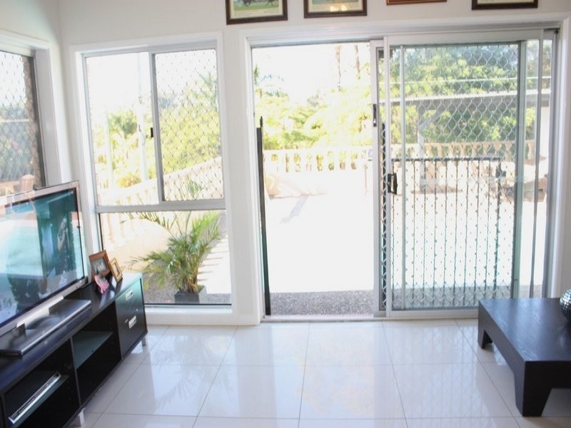 4 Kinarra Street, Ashmore QLD 4214