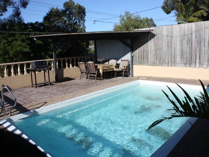 4 Kinarra Street, Ashmore QLD 4214