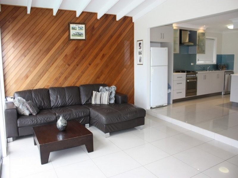 4 Kinarra Street, Ashmore QLD 4214