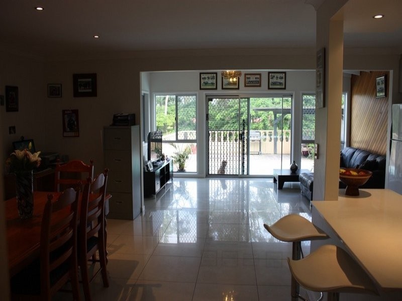 4 Kinarra Street, Ashmore QLD 4214