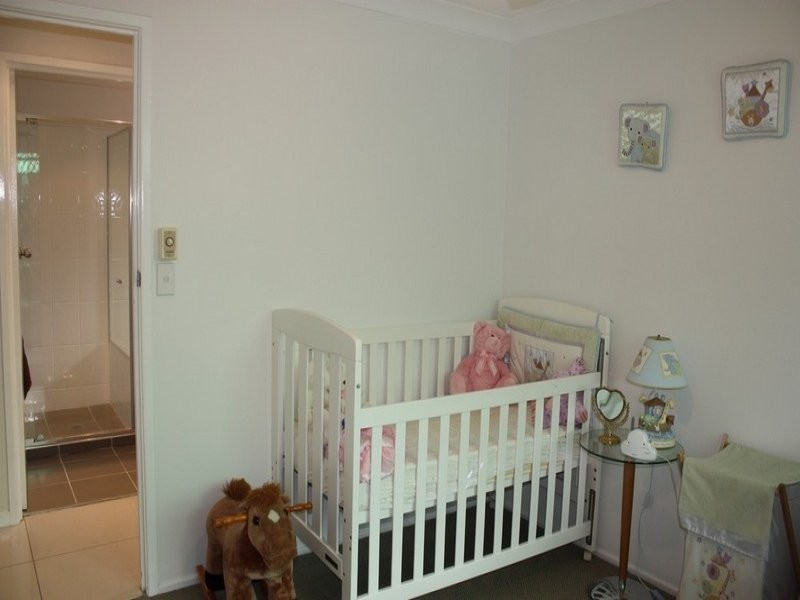 4 Kinarra Street, Ashmore QLD 4214