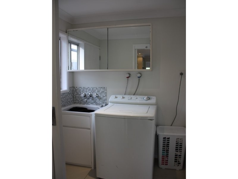 4 Kinarra Street, Ashmore QLD 4214