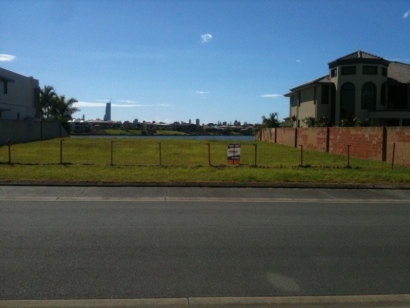 88 Sir Bruce Small Boulevard, Benowa QLD 4217