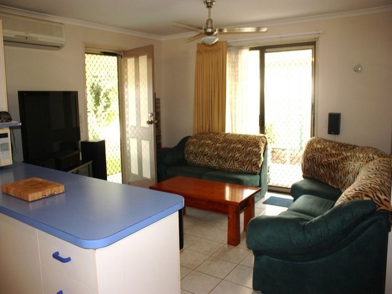 2/60 Village Way, Oxenford QLD 4210