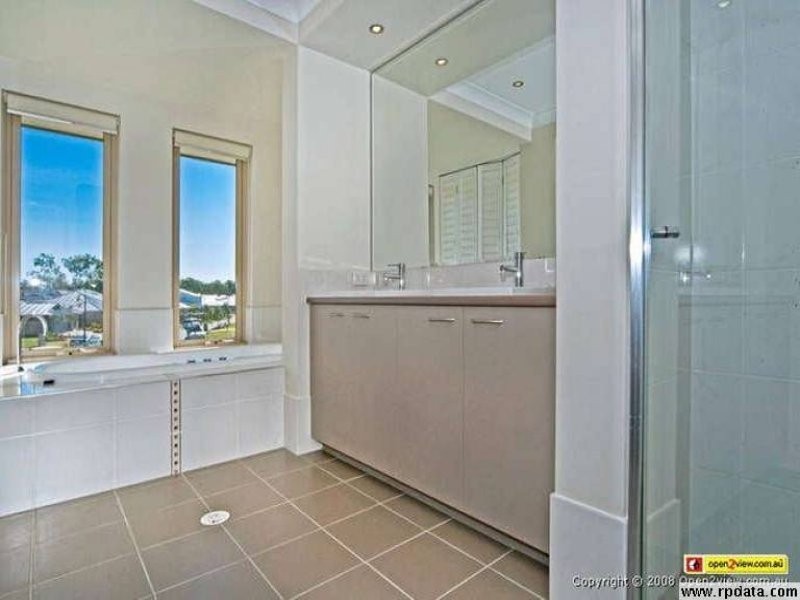 15 Strathburn Crescent, Ormeau QLD 4208