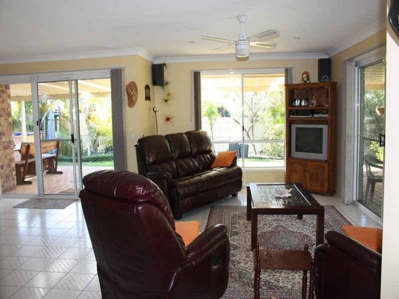 92 Parkes Drive, Helensvale QLD 4212