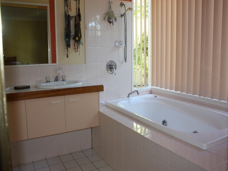 92 Parkes Drive, Helensvale QLD 4212