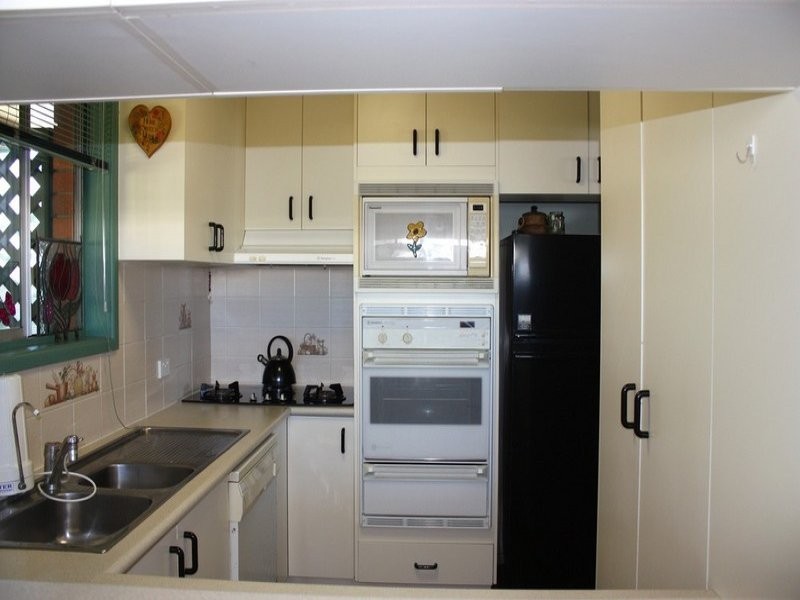 2 Kingsley Avenue, Labrador QLD 4215