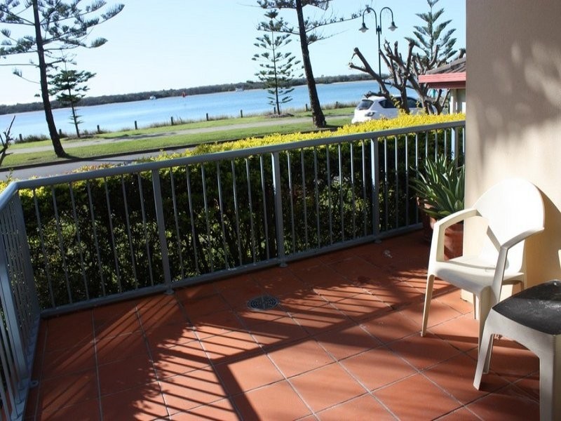 1/416 Marine Parade, Biggera Waters QLD 4216