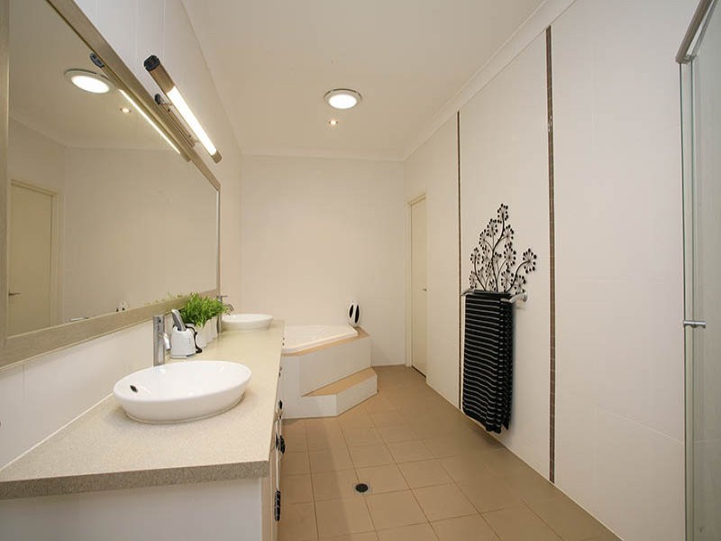 14 Vennor Drive, Ormeau QLD 4208