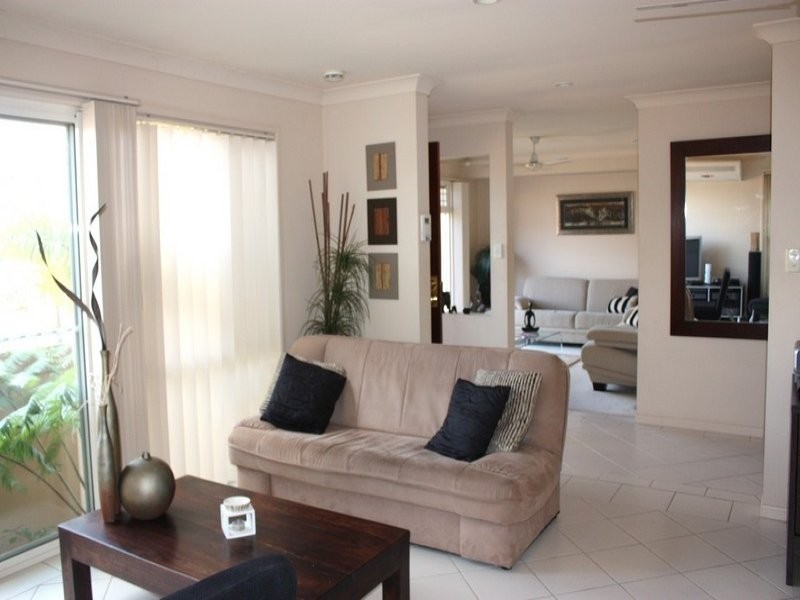 7 Sarah Place, Ashmore QLD 4214