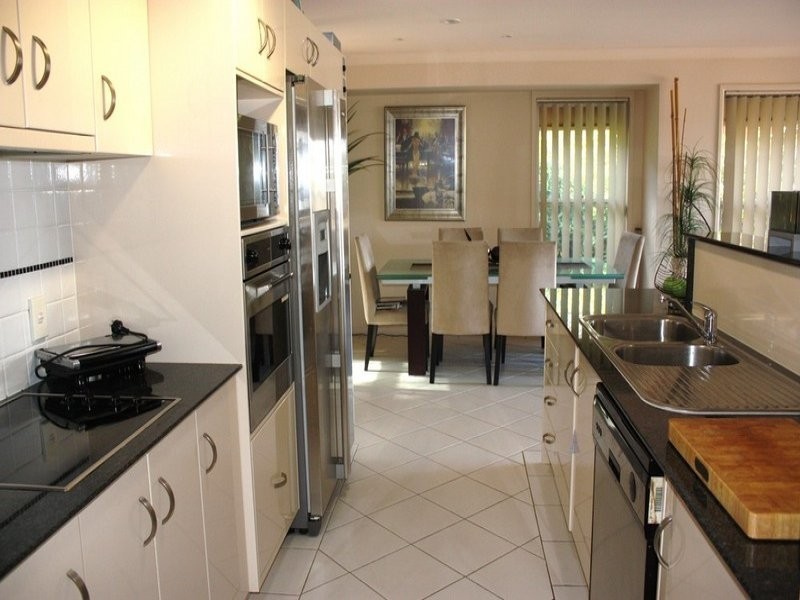 7 Sarah Place, Ashmore QLD 4214