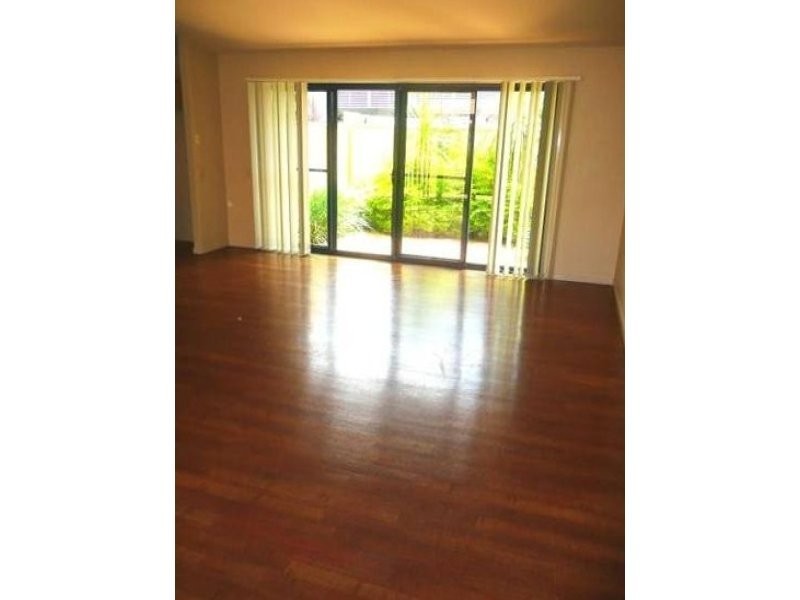 8 Thames Place, Oxenford QLD 4210