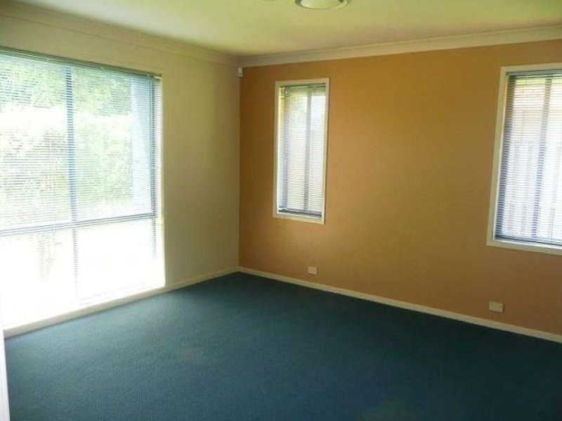 8 Thames Place, Oxenford QLD 4210