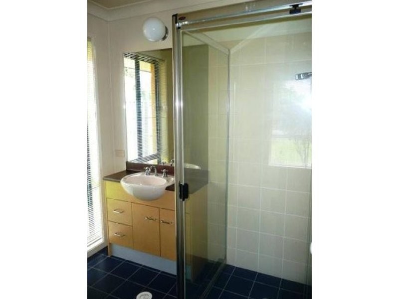 8 Thames Place, Oxenford QLD 4210