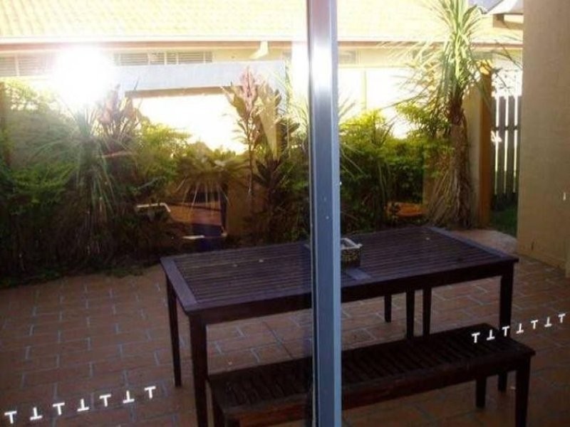 8 Thames Place, Oxenford QLD 4210